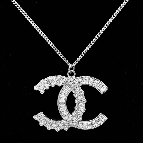 ✨STUNNING Chanel 2018 CC Crystal Necklace 24” (Original Chanel Box NOT Included) - Picture 1 of 5